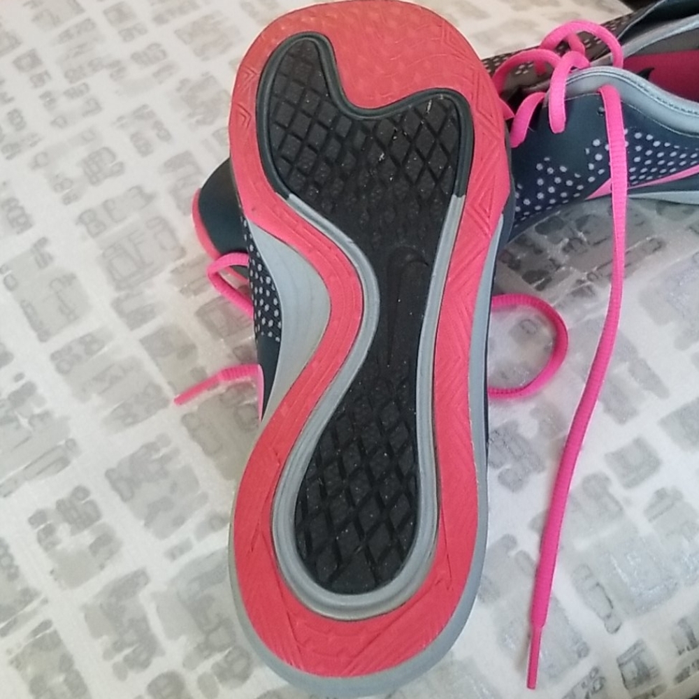 Nike shoes - Picture 3 of 3